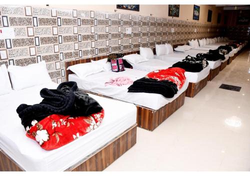 Tirupati Balaji Inn Bageshwar Dham,,2 star