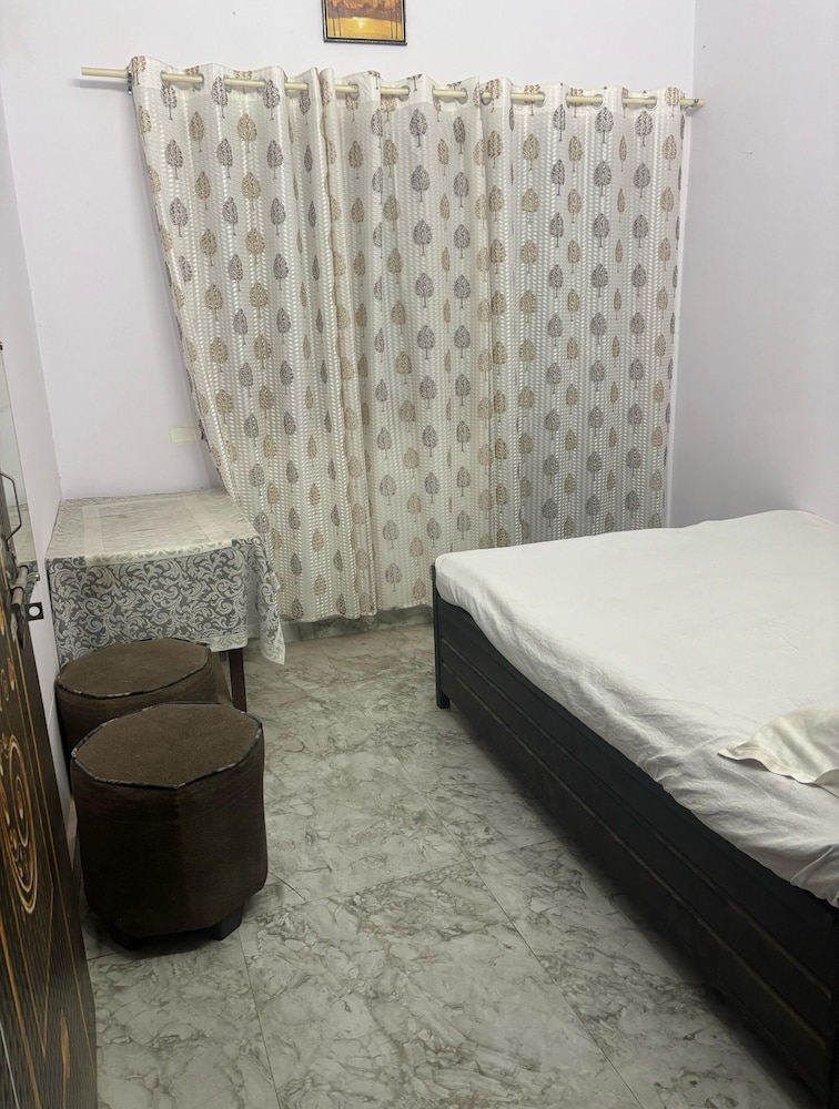 hotel gayatri palace