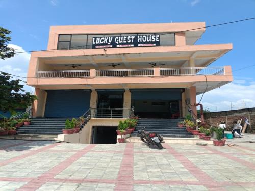 hotel lucky guest house