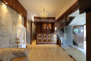 majestic suites boutique hotel