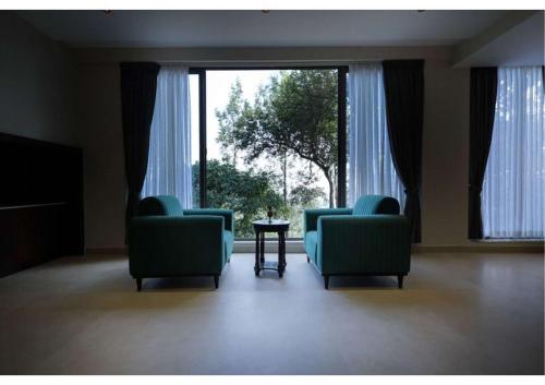 the zims luxor resort
