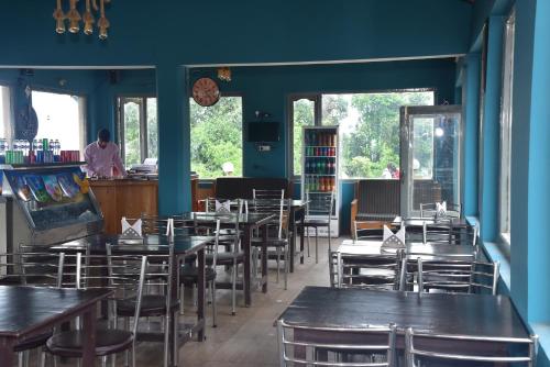 The Wild Cliff,,2 star