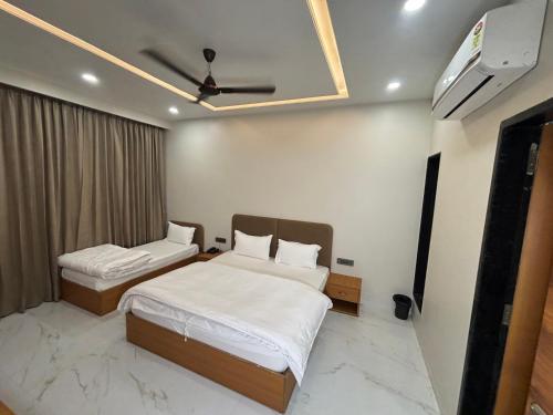 Hotel Heera Palace,,3 star