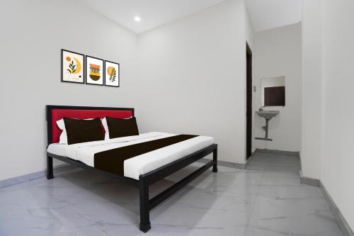 Hotel O Mid-Night Inn,,3 star