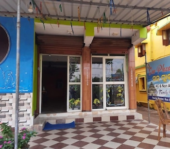 dhamstay hotel sun plaza near konark