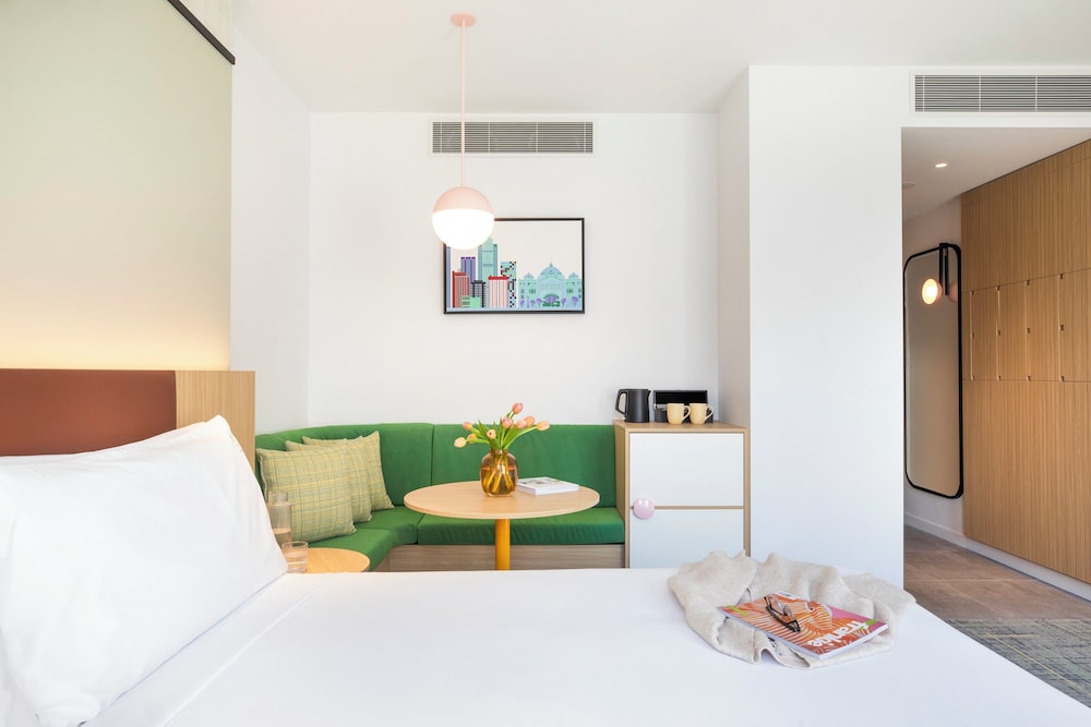 holiday inn melbourne bourke street mall by ihg
