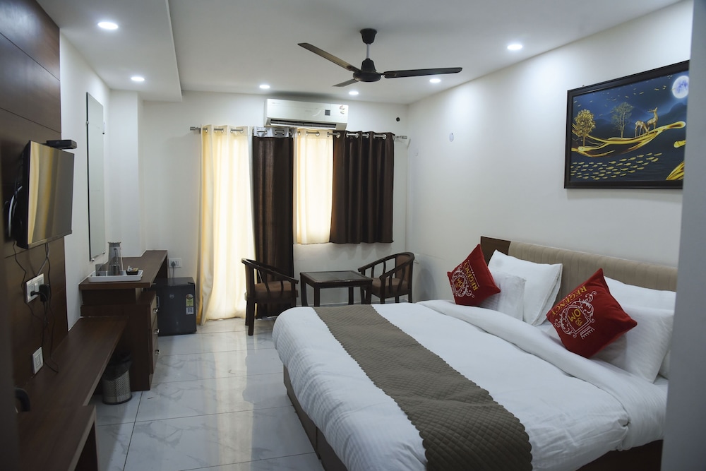 hotel om regency