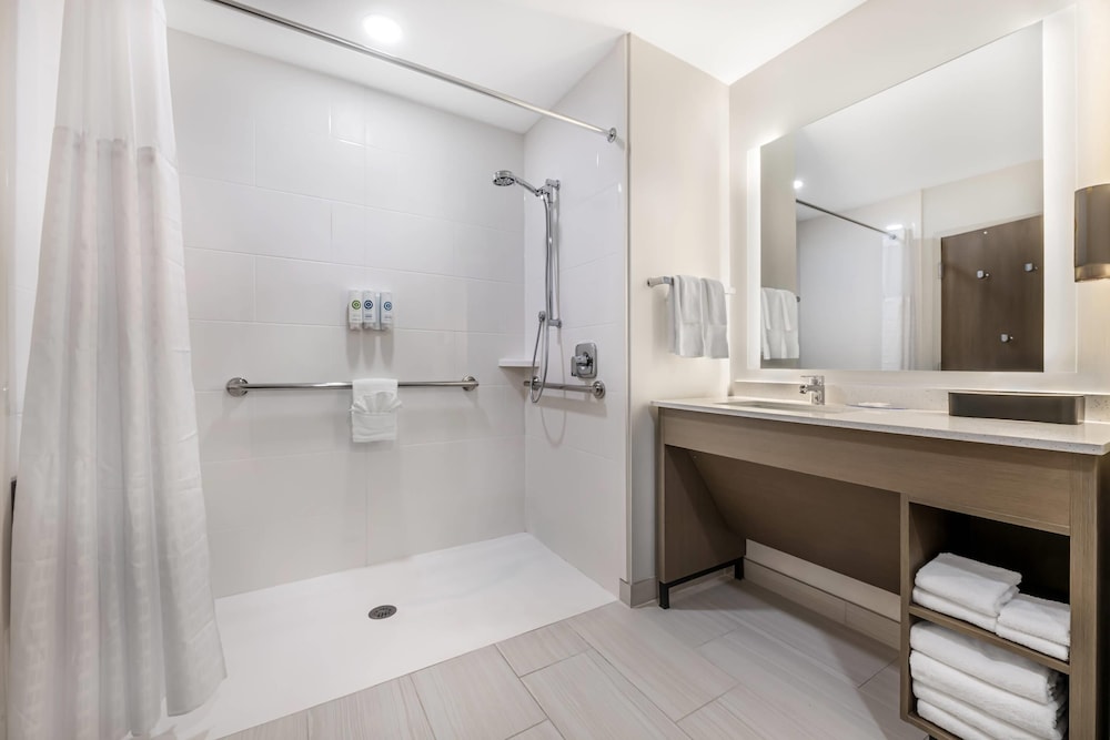 comfort inn and suites