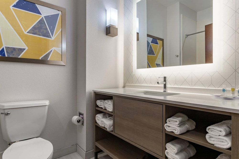 comfort inn and suites