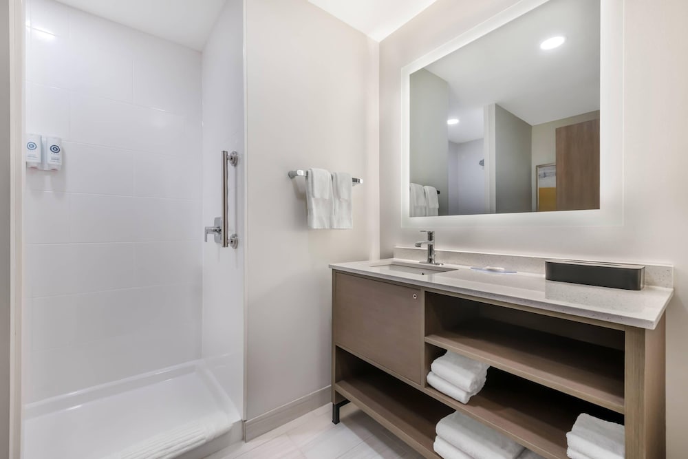 comfort inn and suites