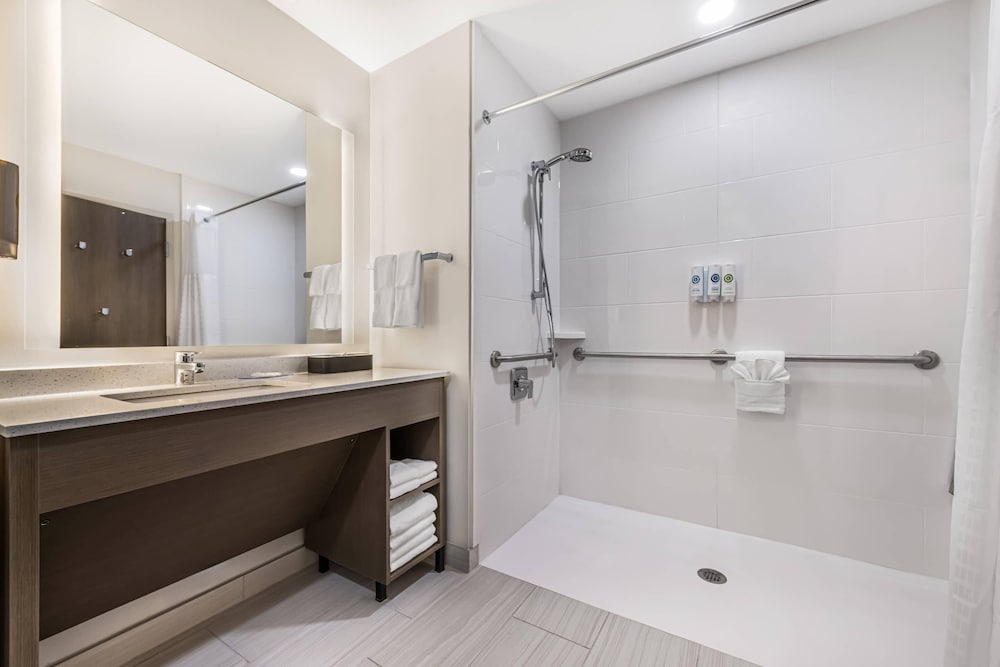 comfort inn and suites