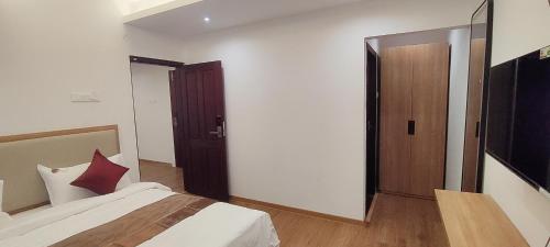 spring valley enclave