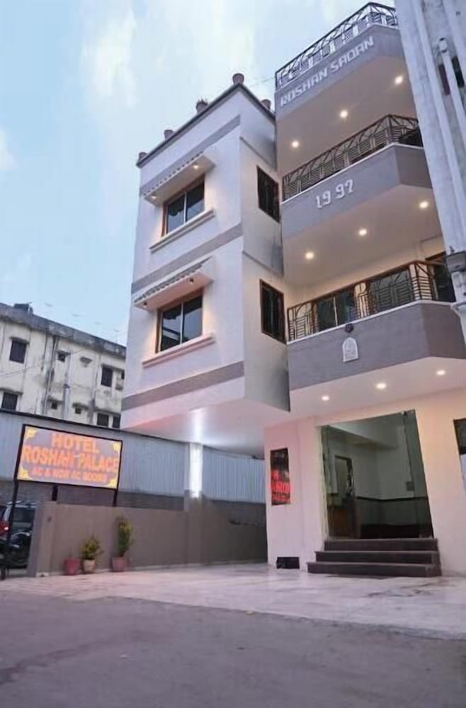 hotel roshan palace