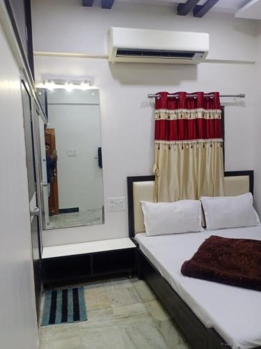 Hotel Roshan Palace,,2 star