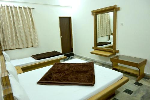 Hotel Roshan Palace,,2 star