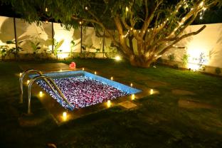 aura farms private pool cottages