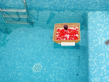 aura farms private pool cottages