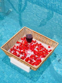 aura farms private pool cottages