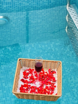 aura farms private pool cottages