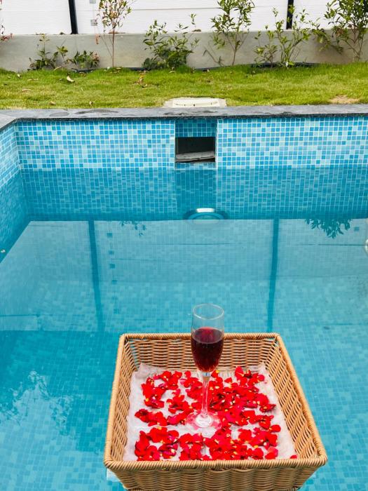 aura farms private pool cottages