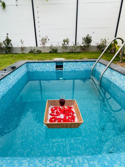 aura farms private pool cottages