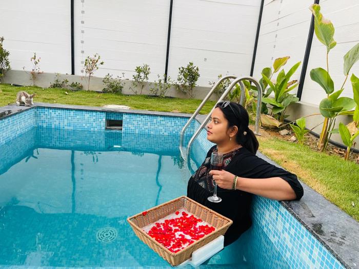 aura farms private pool cottages