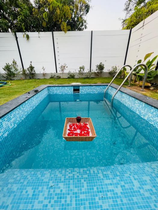 aura farms private pool cottages