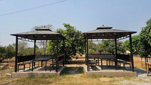 aura farms private pool cottages