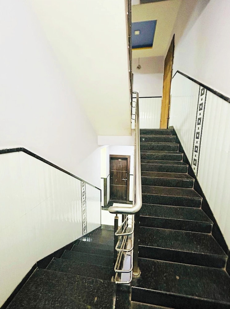 hotel sai santosh shirdi