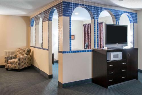 Country Inn & Suites By Radisson, Battle Creek, Mi,Near The Airport,3 star