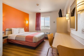 motel 6 lemoore ca