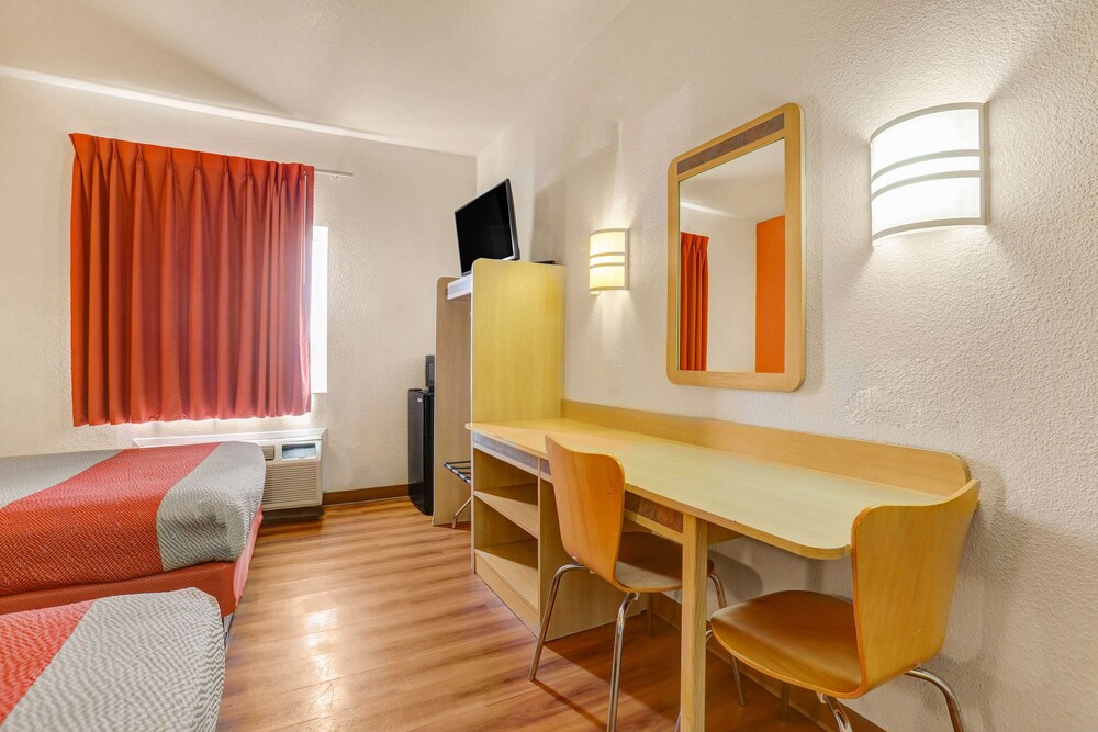 motel 6 lemoore ca