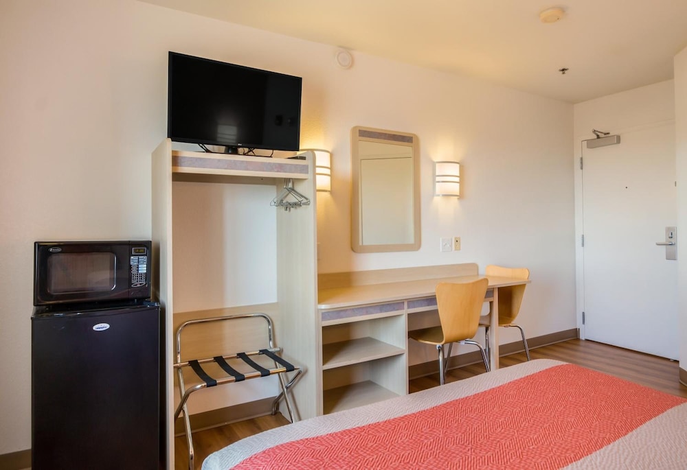 motel 6 lemoore ca