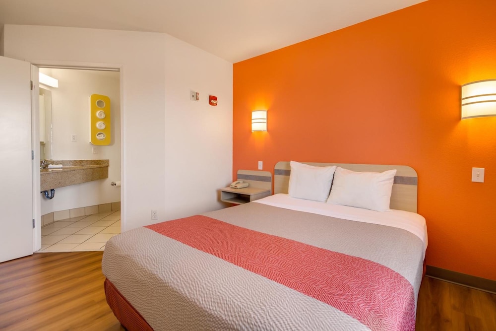 motel 6 lemoore ca