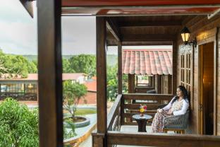 axiom resort luxury cottages arambol