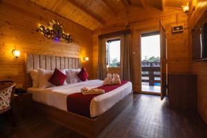 axiom resort luxury cottages arambol