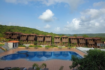 axiom resort luxury cottages arambol