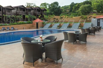 axiom resort luxury cottages arambol