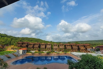 axiom resort luxury cottages arambol