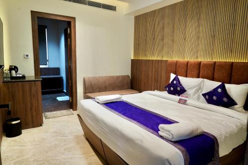 Balaji Palace,,3 star