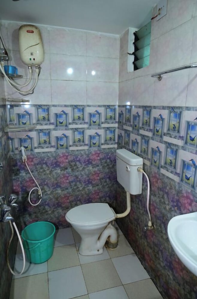 dhamstay hotel savashi near temple puri