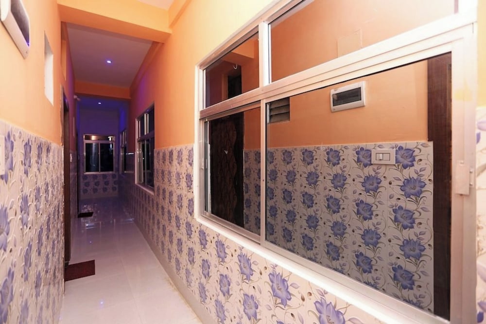 dhamstay hotel savashi near temple puri