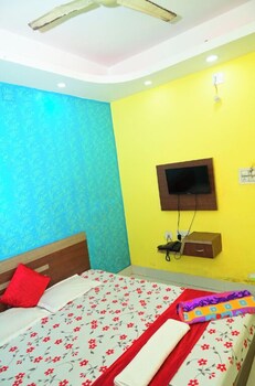 dhamstay hotel savashi near temple puri