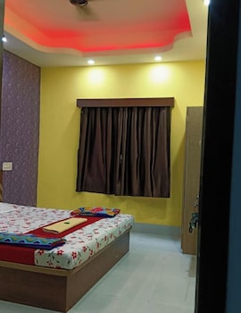 dhamstay hotel savashi near temple puri