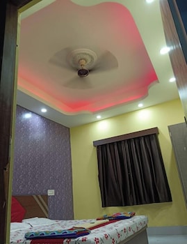 dhamstay hotel savashi near temple puri