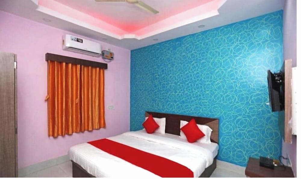 dhamstay hotel savashi near temple puri