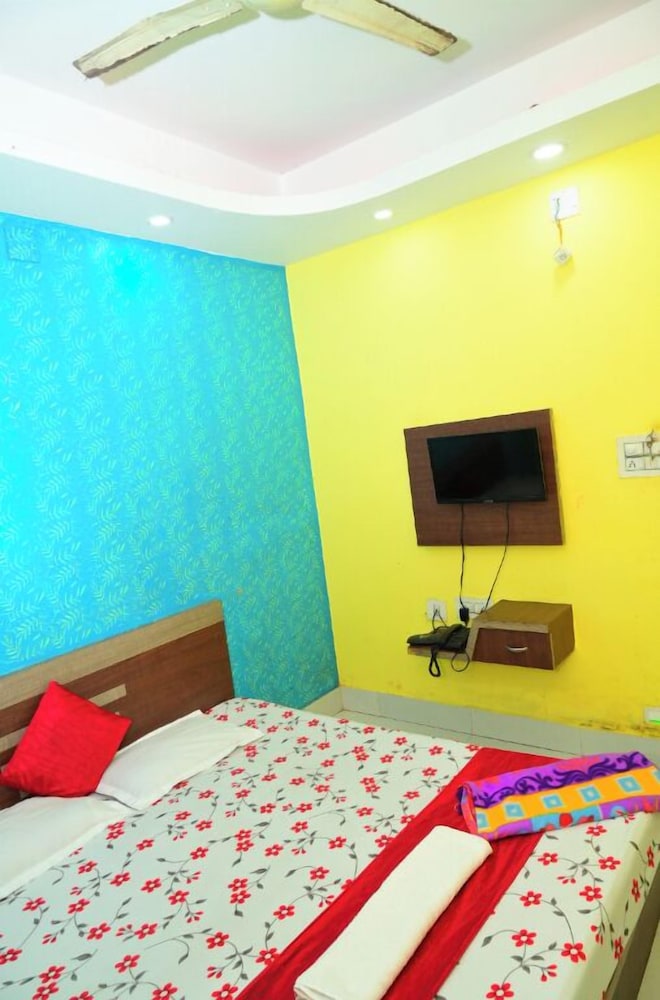 dhamstay hotel savashi near temple puri