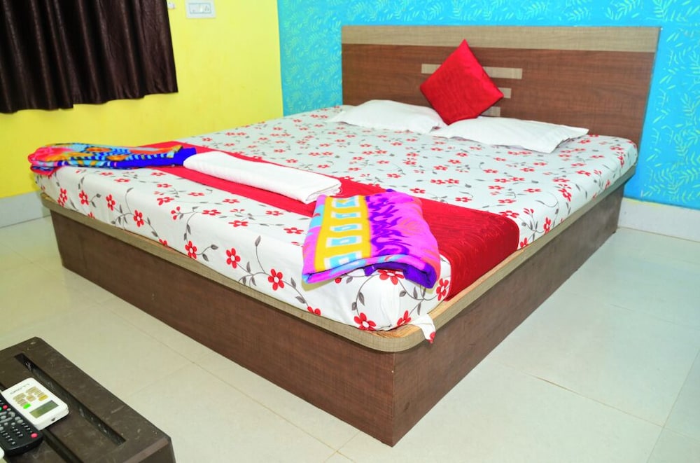 dhamstay hotel savashi near temple puri