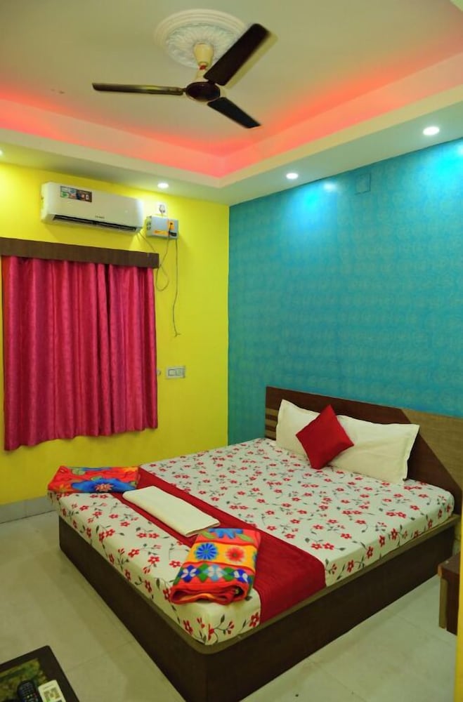 dhamstay hotel savashi near temple puri