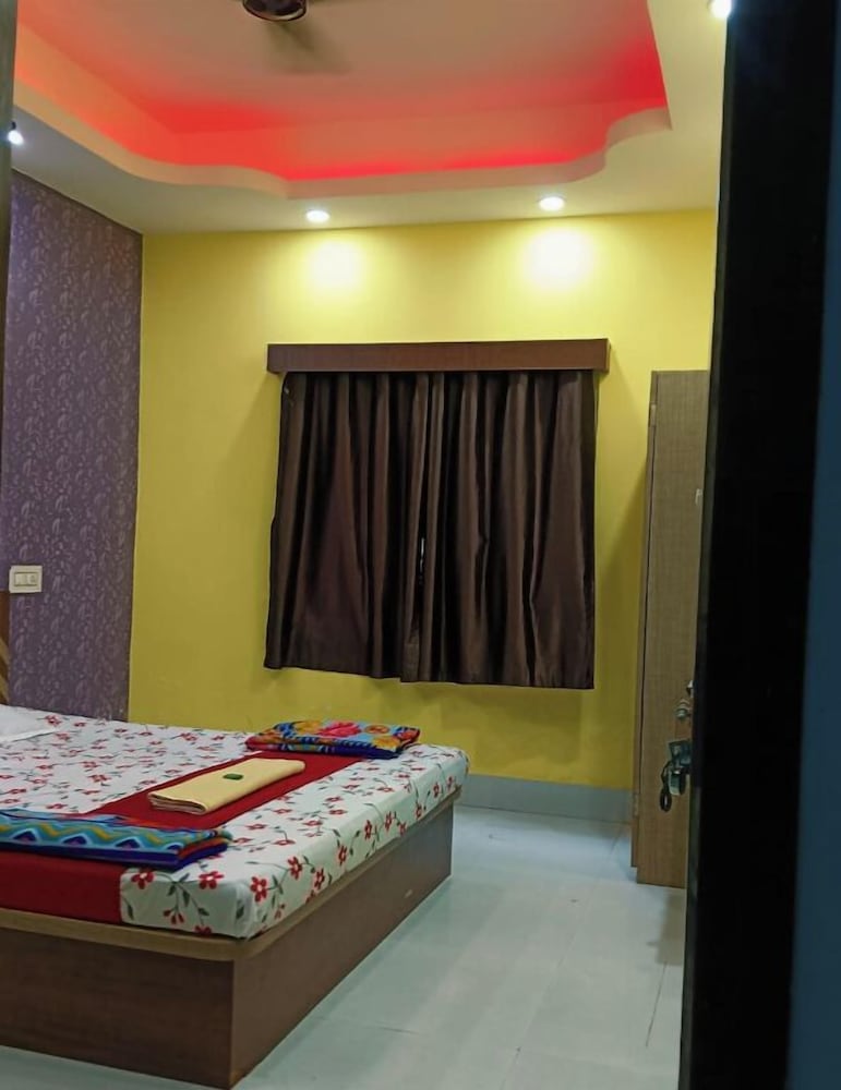 dhamstay hotel savashi near temple puri